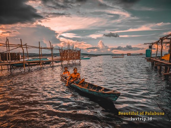 Tur ke Rakit Rumput Laut dan Kuliner diatas Perahu