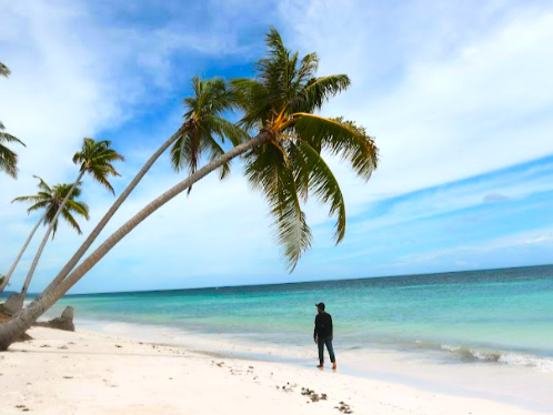 1 Day Trip Jelajah Tiga Pulau di Buton Selatan